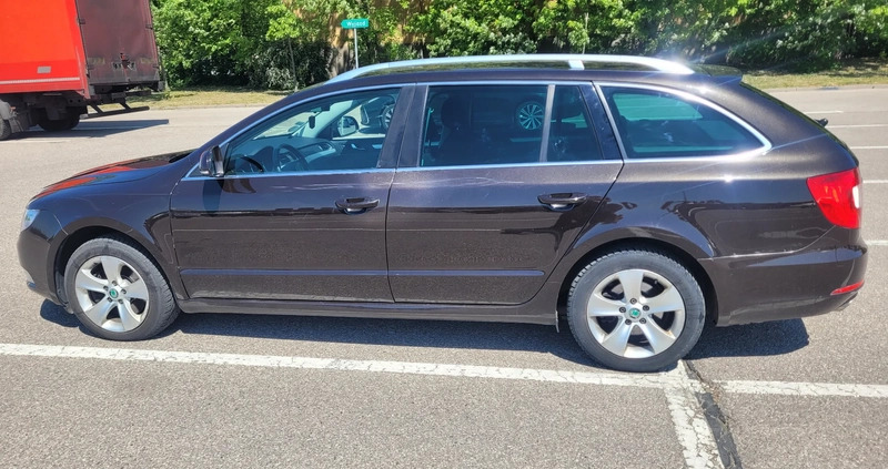 Skoda Superb cena 30000 przebieg: 306000, rok produkcji 2013 z Białystok małe 92